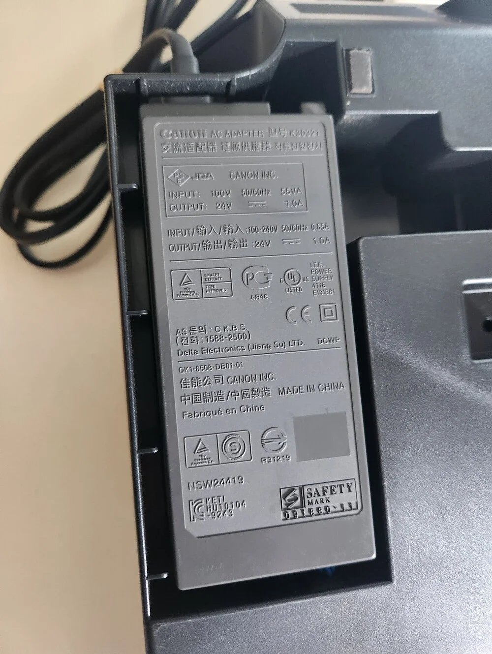 Canon black inkjet printer IP2700 with USB cable
